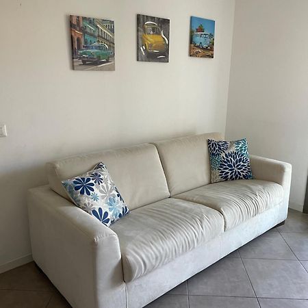 Dolcecasaleogiu Con Parcheggio Coperto Gratuito Apartment Vitinia Luaran gambar
