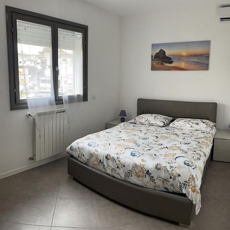 Dolcecasaleogiu Con Parcheggio Coperto Gratuito Apartment Vitinia Luaran gambar