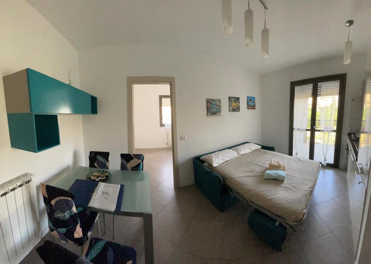 Dolcecasaleogiu Con Parcheggio Coperto Gratuito Apartment Vitinia Luaran gambar
