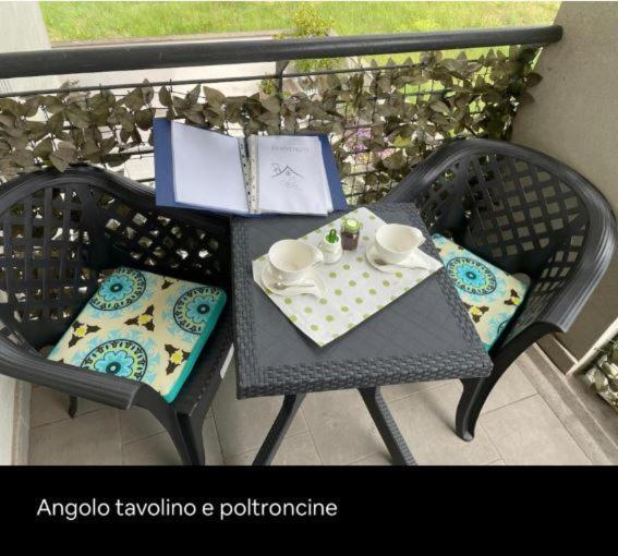 Dolcecasaleogiu Con Parcheggio Coperto Gratuito Apartment Vitinia Luaran gambar